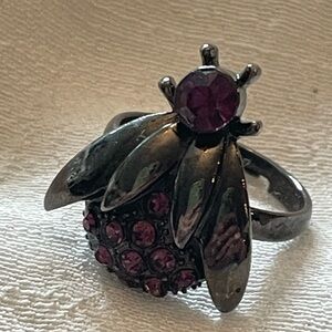 Black and deep pink purple rhinestone adjustable bee ring